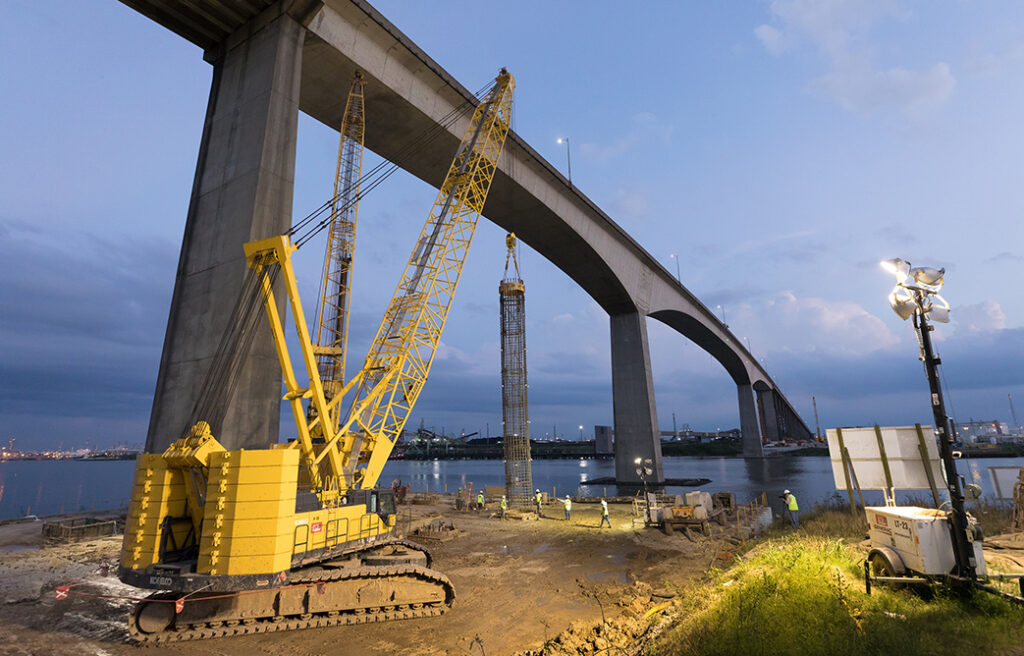 Crawler crane in Australia