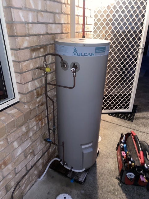 electric hot water system Coomera